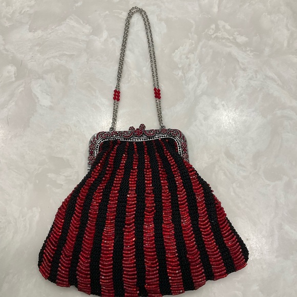 Vintage Art Deco Red Beaded Clasp Top Cocktail Bag with two Silver Chain Handles - Picture 6 of 12